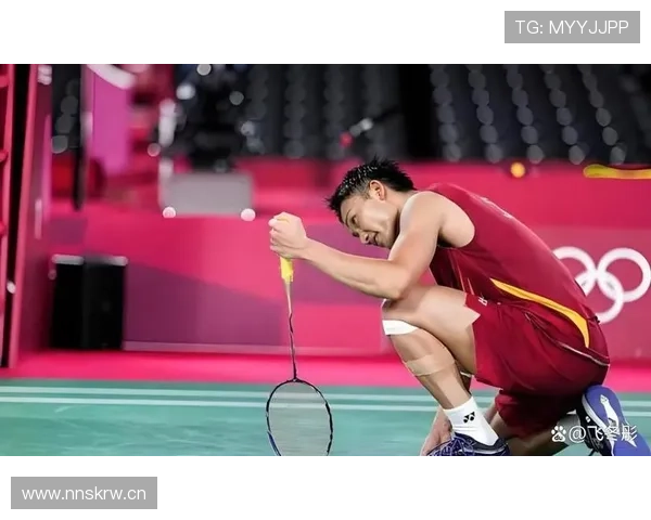 桃田贤斗训练完直接睡球场，这人是真不拿自己当人啊