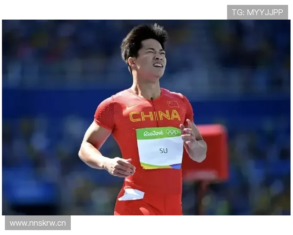 刚看到苏炳添排队买奶茶，随手掏出来那张卡让我怀疑人生