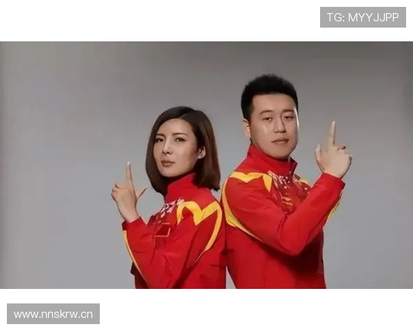 杜丽出门随手一抬手链亮瞎了，普通人连靠近的勇气都没有